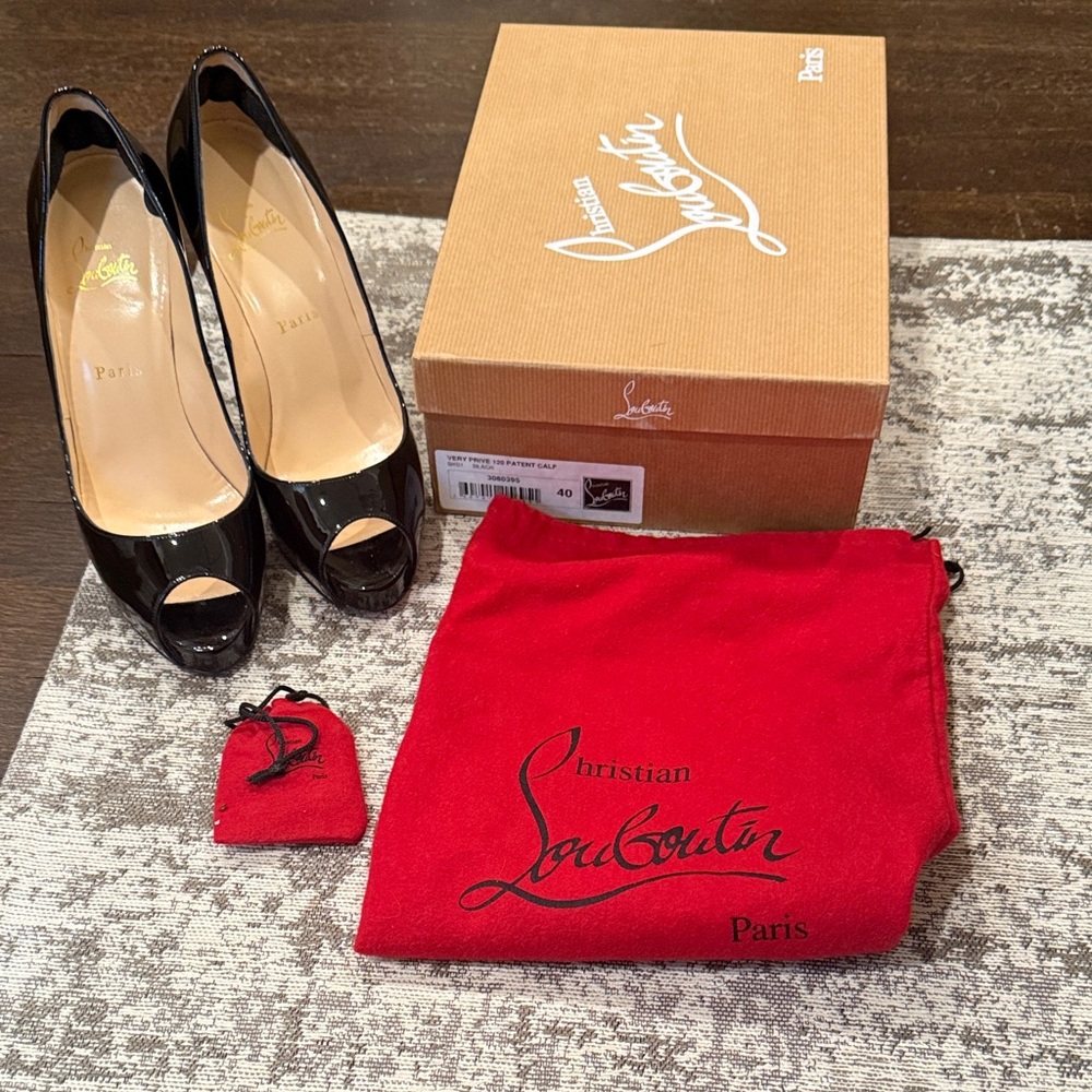 Very Prive Christian Louboutin Glossy Black Peep Toe Pumps